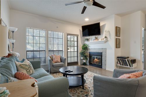 a-211-3001 Cedar St, Austin, TX, 78705-2947 | Card Image