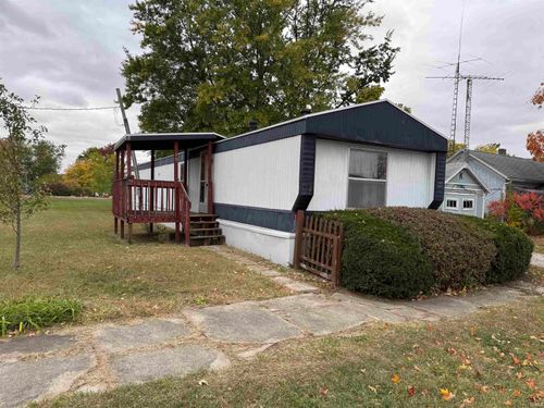 102 N Market St, Royal Center, IN, 46978-7001 | Card Image