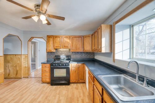 25315 Charles St, Taylor, MI, 48180-1520 | Card Image