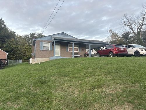 615 5th St Ne, Pulaski, VA, 24301-4801 | Card Image