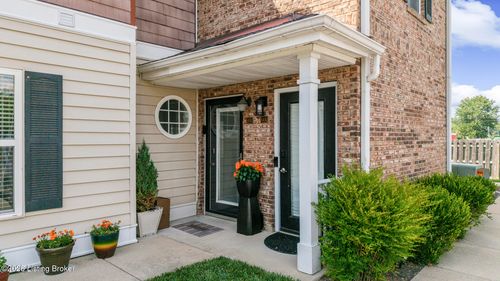 133-6516 Brook Bend Way, Louisville, KY, 40229-5332 | Card Image