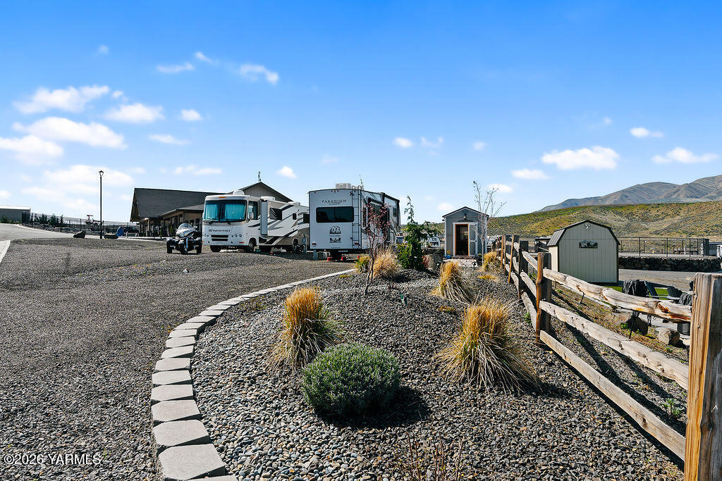 1769 Naches Wenas Rd, Selah, WA 98942