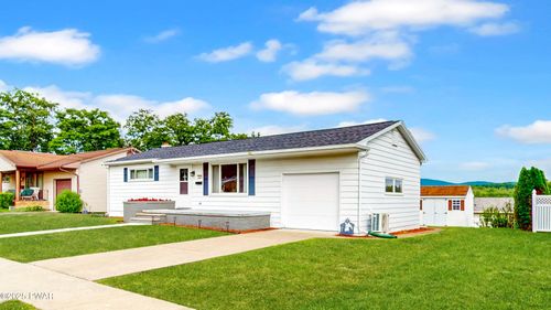 325 Tate St, Taylor, PA, 18517-2035 | Card Image