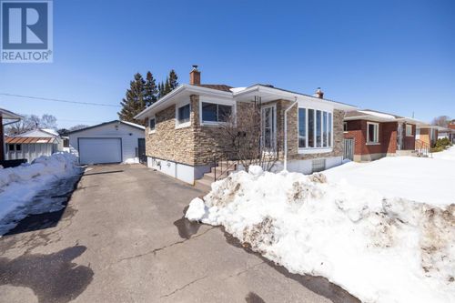 1329 Euclid Ave, Thunder Bay, ON, P7E2W5 | Card Image
