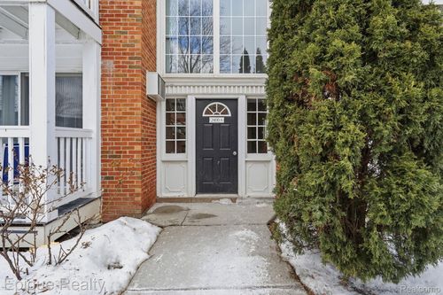 apt-202-2400 Parmenter Blvd, Royal Oak, MI, 48073-1333 | Card Image