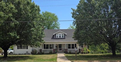 1218 E Meadow Rd, Eden, NC, 27288-3844 | Card Image