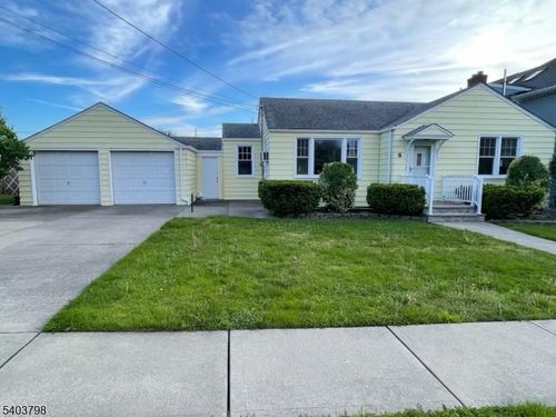 8 Fairview Ave, Secaucus, NJ, 07094-3807 | Card Image