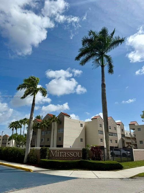 104-6115 Nw 186th St, Hialeah, FL, 33015-6073 | Card Image