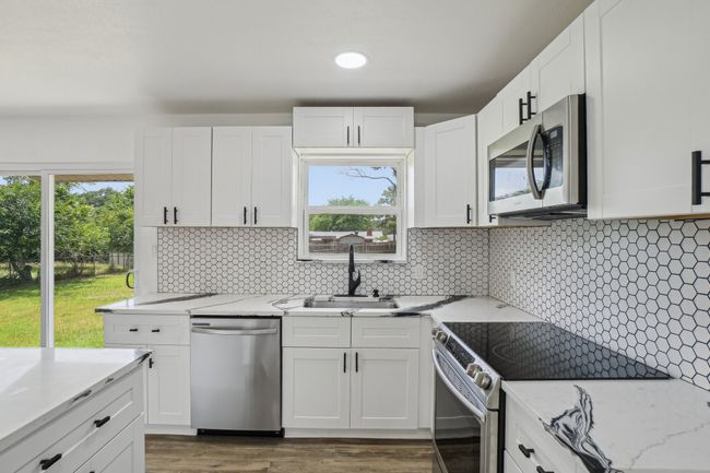 112 Gordon Dr, House other with 4 bedrooms, 2 bathrooms and null parking in Azle TX | Image 5