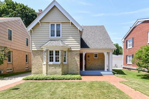5159 N Santa Monica Boulevard, Whitefish Bay, WI, 53217 | Card Image