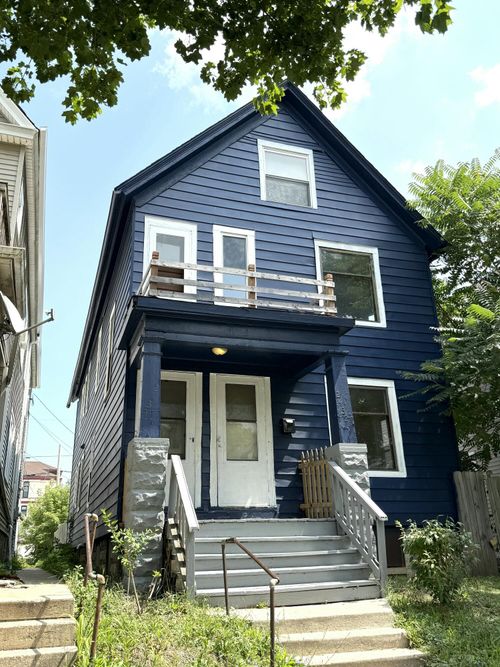 2432 N 21st St, Milwaukee, WI, 53206-1556 | Card Image
