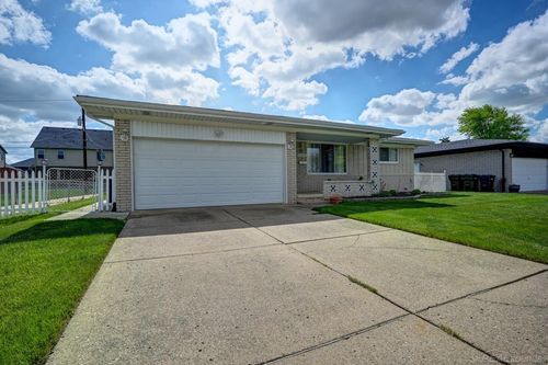 36244 Jeffrey Dr, Sterling Heights, MI, 48310-4357 | Card Image