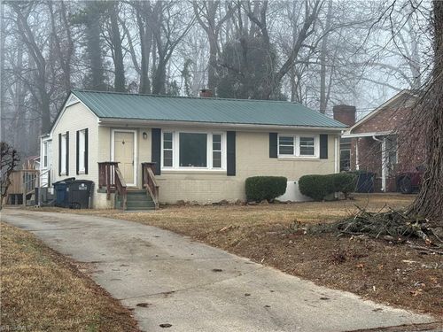 15 Hawthorne Ln, Lexington, NC, 27295-1653 | Card Image