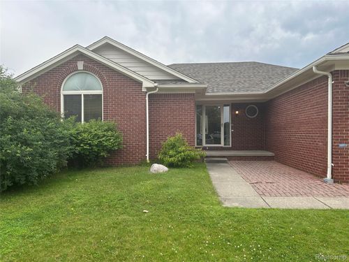 46129 Creekside Blvd, Macomb, MI, 48044-3743 | Card Image