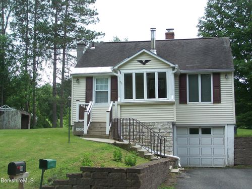 34 Bryant St, Pittsfield, MA, 01201-7804 | Card Image