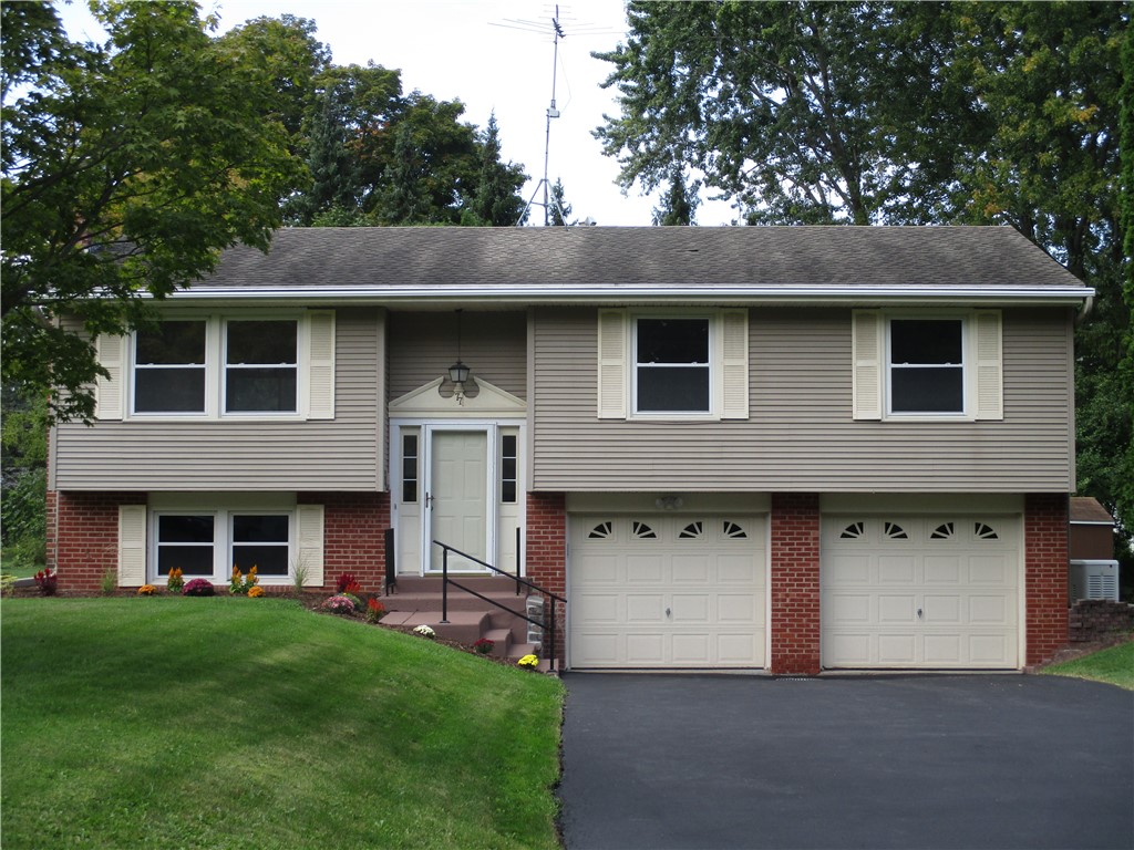 Hillary Dr, Rochester, NY 14624
