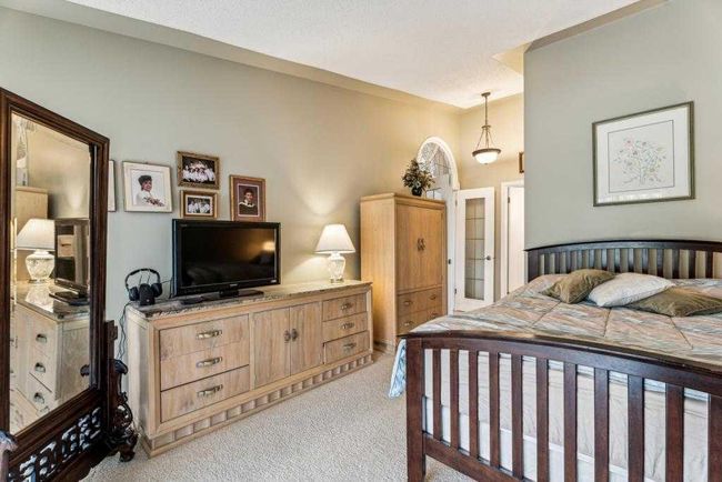 89 Shawnee Rise Sw, Home with 3 bedrooms, 3 bathrooms and 4 parking in Calgary AB | Image 17