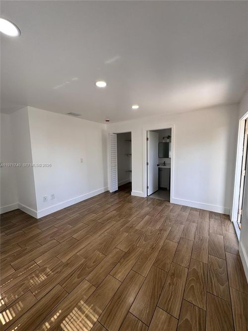 c-617 Nw 3rd Ave, Hallandale Beach, FL, 33009-3351 | Card Image