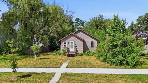 619 Ne 3rd Ave, Grand Rapids, MN, 55744-2812 | Card Image