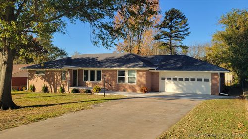 1811 S Broadway Blvd, Ada, OK, 74820-8323 | Card Image