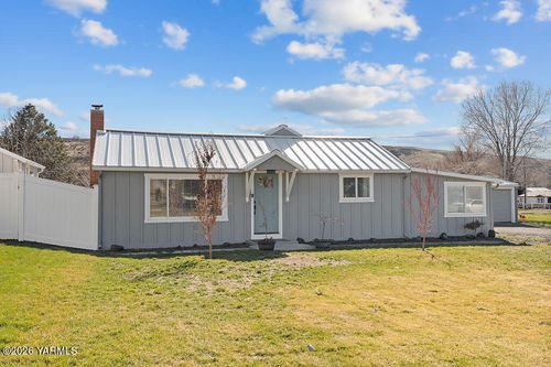 240 Wise Acre Rd, Yakima, WA, 98901-8301 | Card Image