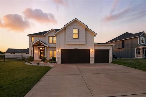 13785 Nw 71st St, Parkville, MO, 64152-1170 | Card Image