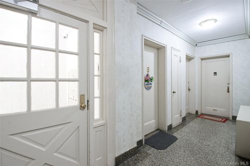 apt-112-70 S Park Ave, Rockville Centre, NY, 11570-6131 | Card Image