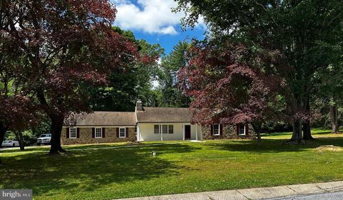 4 Smedley Dr, NEWTOWN SQUARE, PA, 19073-1012 | Card Image