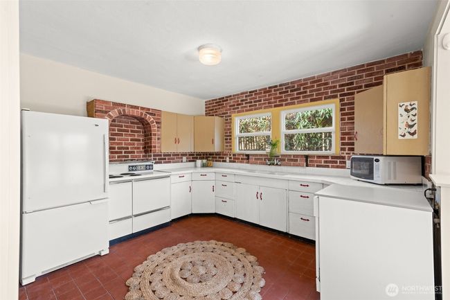 Kitchen | Image 12