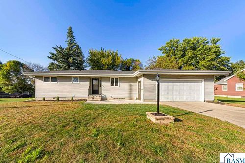 200 North St W, Waldorf, MN, 56091-7528 | Card Image