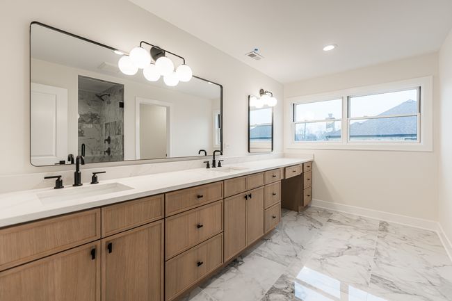 master bath-includes free standing tub | Image 23