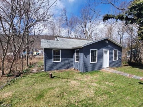 4 Henry St, Branchville, NJ, 07826-4045 | Card Image