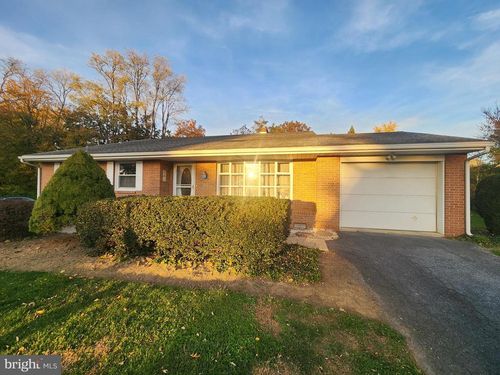 103 Main St, AKRON, PA, 17501-1235 | Card Image