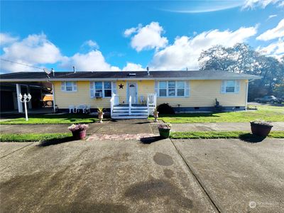 120 S 1st Street, House other with 3 bedrooms, 2 bathrooms and 6 parking in Elma WA | Image 2