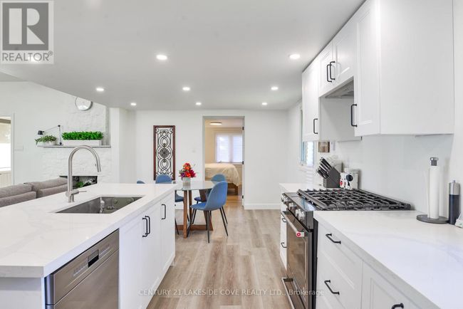 3568 W Amilia Drive W, House other with 2 bedrooms, 2 bathrooms and 10 parking in Ramara ON | Image 6