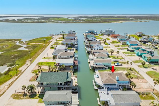 247 Schooner Dr, House other with 3 bedrooms, 2 bathrooms and 5 parking in Freeport TX | Image 4