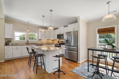 Large kitchen w/ island & breakfast nook | Image 3