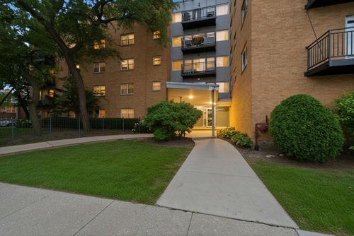 102-2501 W Bryn Mawr Ave, Chicago, IL, 60659-5131 | Card Image
