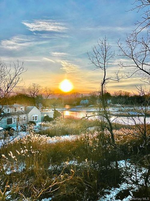 53 Oak Ave, Larchmont, NY, 10538-3517 | Card Image