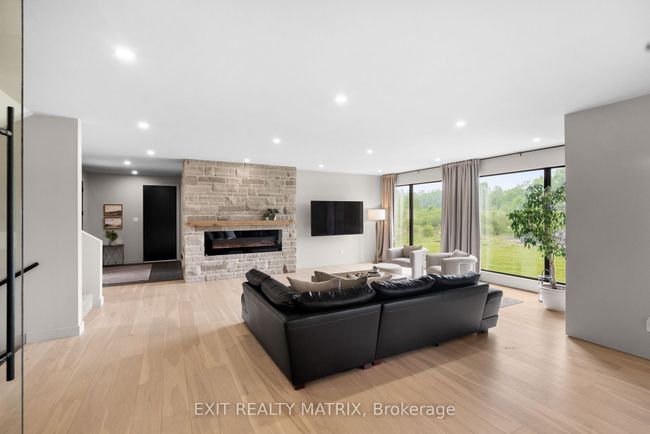 8049 Adam Baker Way, House other with 4 bedrooms, 3 bathrooms and 12 parking in Metcalfe ON | Image 7