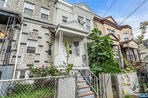 142 Sherman Ave, Newark, NJ, 07114-1737 | Card Image