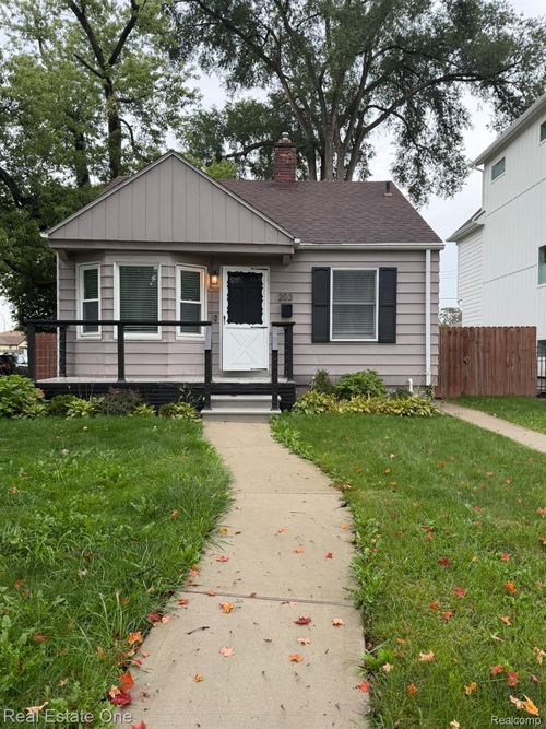 203 Wilson Ave, Royal Oak, MI, 48067-2946 | Card Image