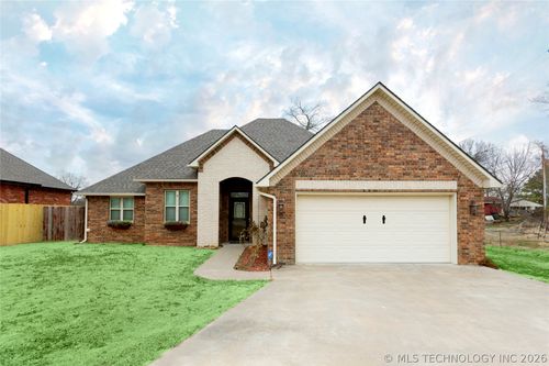 803 N 2nd St, McAlester, OK, 74501-4105 | Card Image
