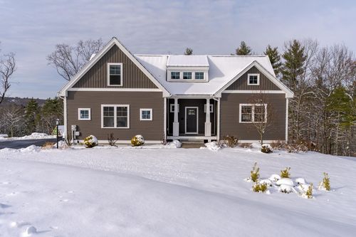 22 Sunrise Cir, Auburn, NH, 03032-3993 | Card Image
