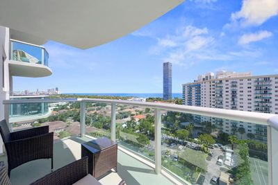 1414 - 19380 Collins Ave, Condo with 1 bedrooms, 1 bathrooms and null parking in Sunny Isles Beach FL | Image 2