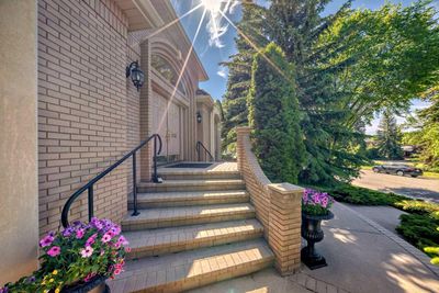 1122 Talon Ave Sw, House detached with 5 bedrooms, 2 bathrooms and 4 parking in Calgary AB | Image 2