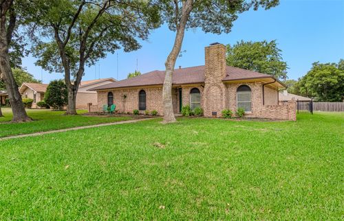 809 Monique, Cedar Hill, TX, 75104-1715 | Card Image