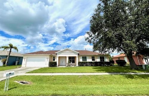 589 Genevieve Dr, LEHIGH ACRES, FL, 33936-7561 | Card Image