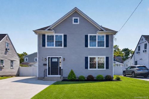 34 Wilson Rd, Valley Stream, NY, 11581-3311 | Card Image