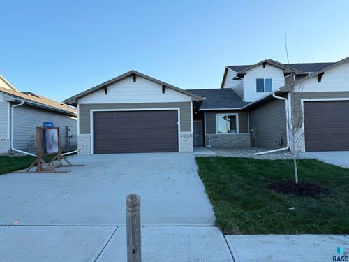 5221 E 67th St Street, Sioux Falls, SD, 57108 | Card Image